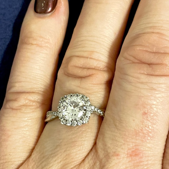 Sterling silver (stamped .925 ) gorgeous ring with diamond simulate, size 8 - Picture 5 of 8